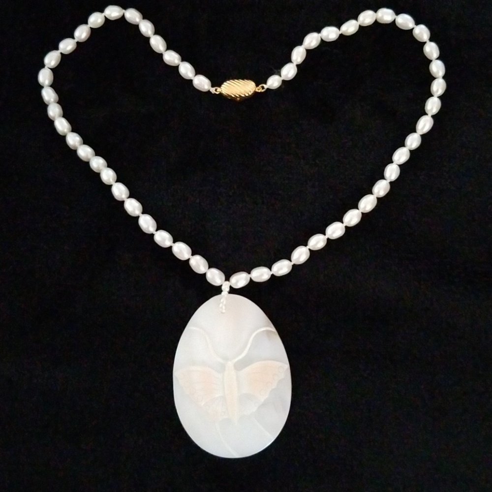 Seed pearl butterfly pendant necklace